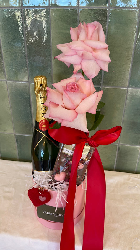 Personalised Lovers Hamper Sunshine Coast flowers and chocolates